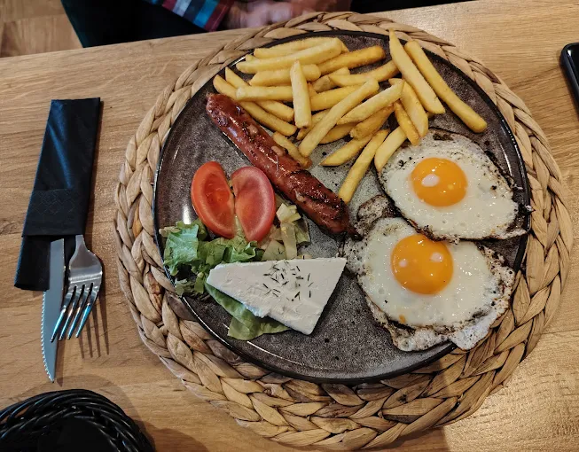 Restoran Azura - enterijer restorana na Kosmaju